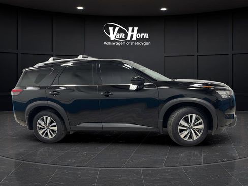 Used 2025 Nissan Pathfinder SL w/ Black Appearance Package FWD image 8