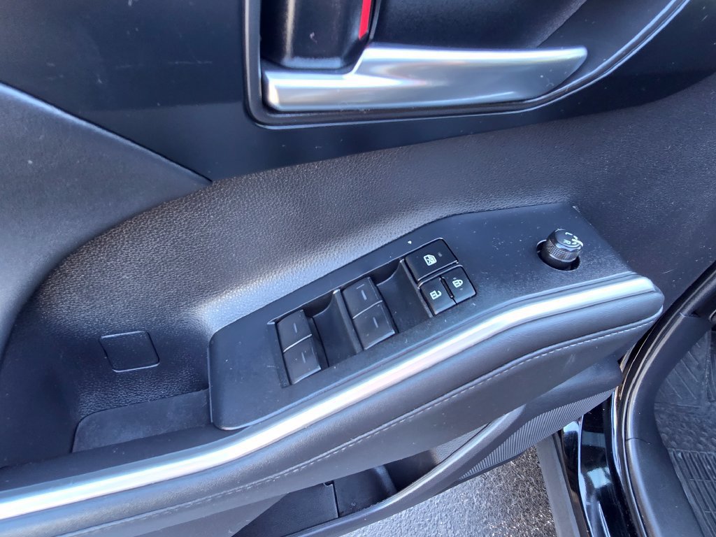 Used 2022 Toyota Highlander XLE AWD/4WD image 19