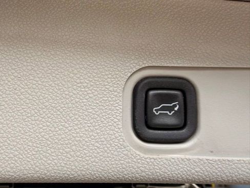 Used 2012 Chevrolet Tahoe LT w/ Luxury Package AWD/4WD image 10