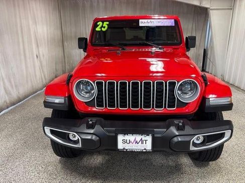 Used 2025 Jeep Wrangler Unlimited Sahara AWD/4WD image 8