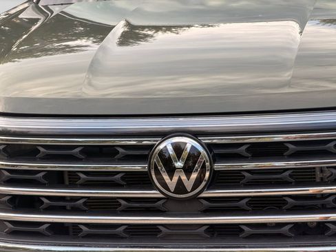 Used 2025 Volkswagen Atlas SE FWD image 35