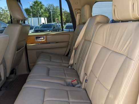 Used 2010 Lincoln Navigator Base image 19