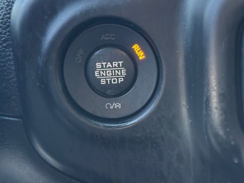 Used 2021 Jeep Wrangler Unlimited Sahara AWD/4WD image 21