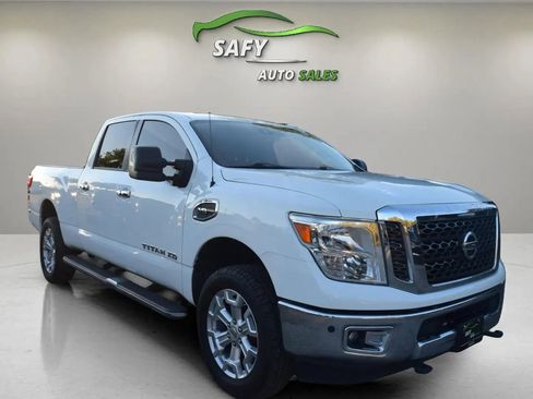 Used 2017 Nissan Titan SV image 2