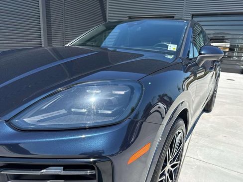 Certified 2024 Porsche Cayenne Coupe AWD/4WD image 7