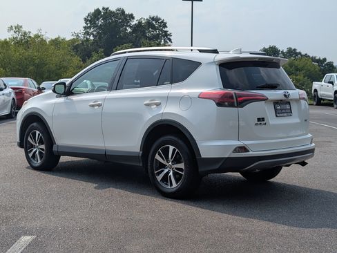 Used 2018 Toyota RAV4 XLE FWD image 7