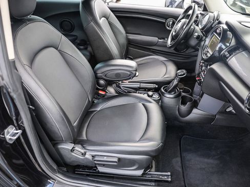 Used 2017 MINI Cooper 2-Door Hardtop image 6