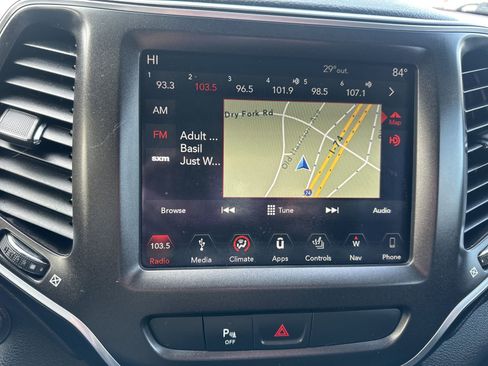 Used 2019 Jeep Cherokee Trailhawk image 32