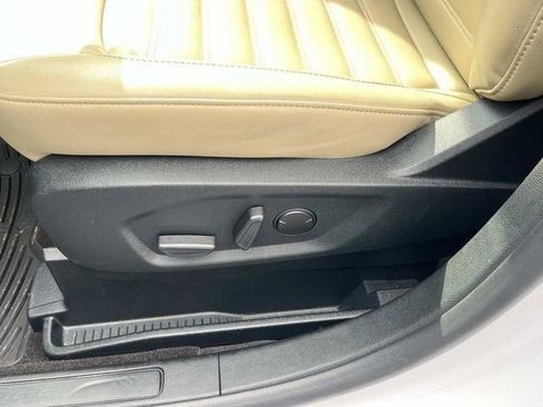 Used 2020 Ford Edge SEL image 39