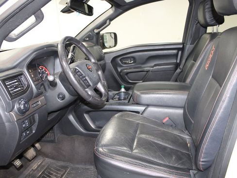 Used 2020 Nissan Titan PRO-4X w/ Pro-4x Convenience Package AWD/4WD image 17