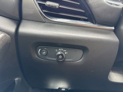 Used 2023 Chevrolet Traverse LT w/ LT Premium Package image 19