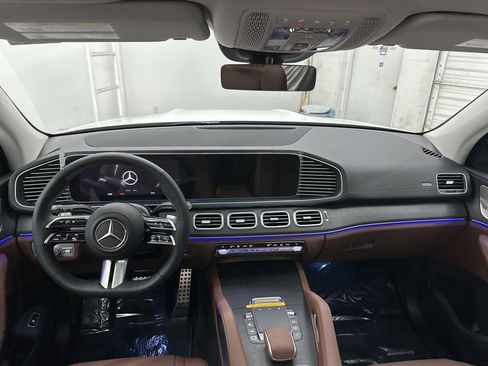 Used 2025 Mercedes-Benz GLS 450 4MATIC image 21