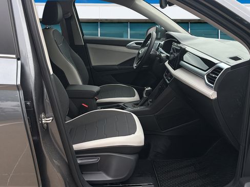 New 2026 Volkswagen Taos SE FWD image 11