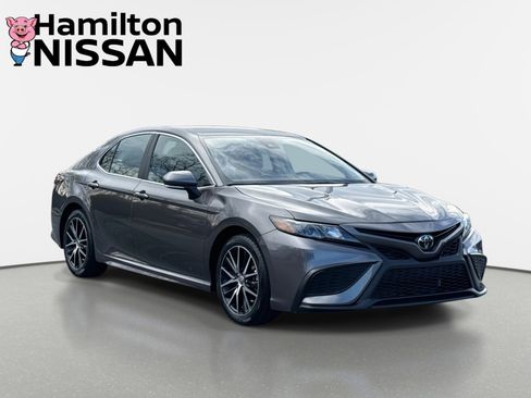 Used 2024 Toyota Camry SE image 1