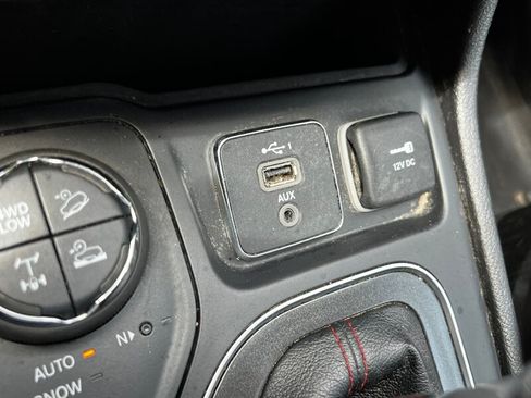 Used 2021 Jeep Cherokee Trailhawk w/ Trailer Tow Group AWD/4WD image 35