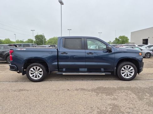 Used 2020 Chevrolet Silverado 1500 Custom w/ Custom Value Package AWD/4WD image 3