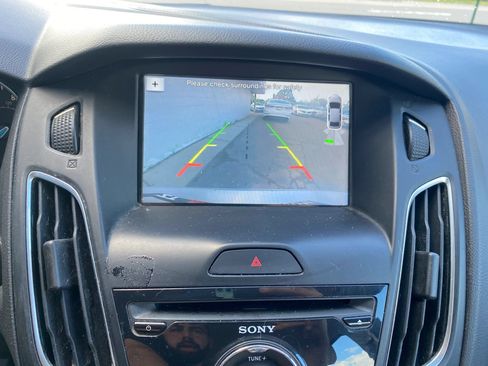 Used 2016 Ford Focus Titanium FWD image 19