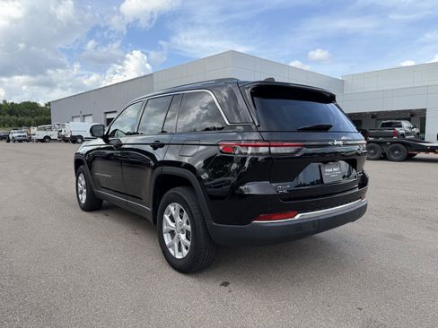 Certified 2023 Jeep Grand Cherokee Limited AWD/4WD image 4