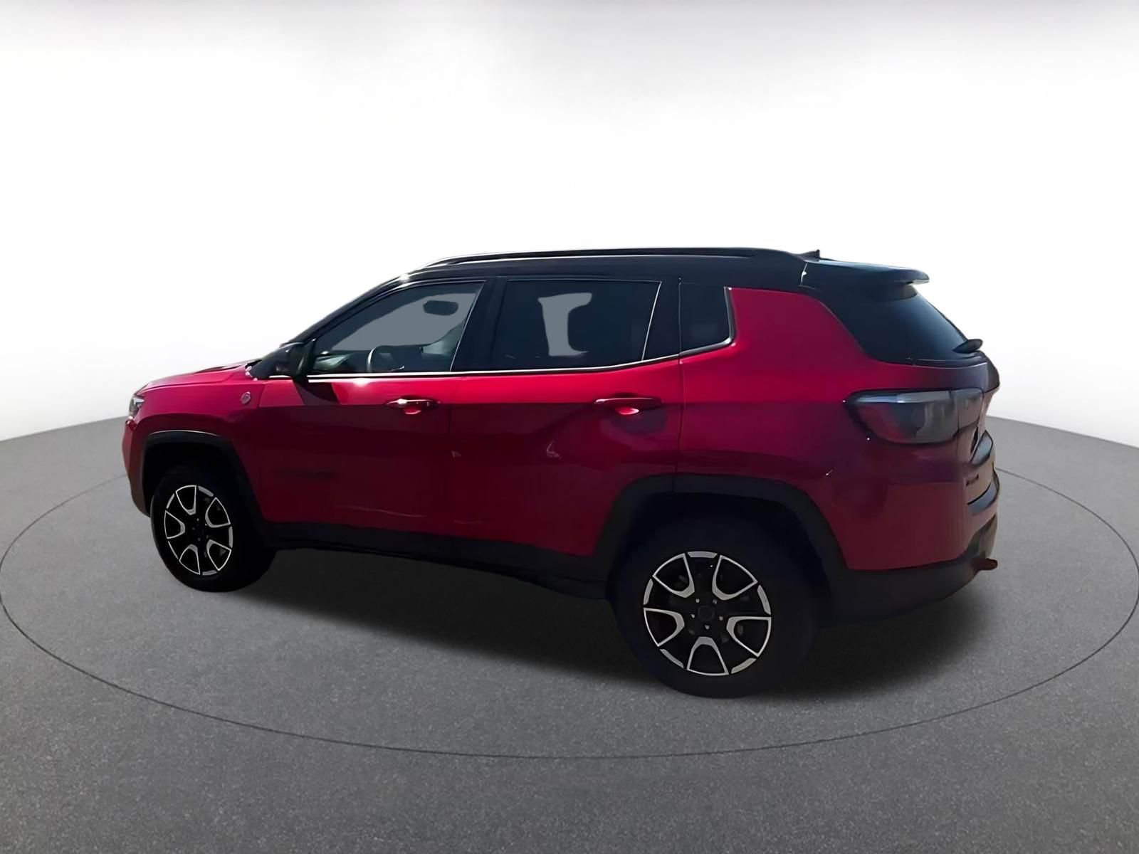 Used 2025 Jeep Compass Trailhawk AWD/4WD image 7
