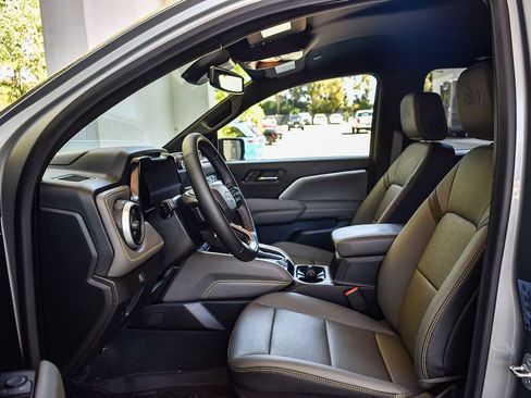 Used 2025 Chevrolet Colorado ZR2 w/ ZR2 Bison Edition AWD/4WD image 16