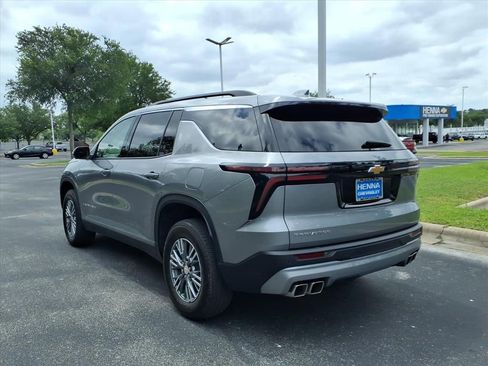 Used 2025 Chevrolet Traverse LT w/ Driver Confidence Package FWD image 8