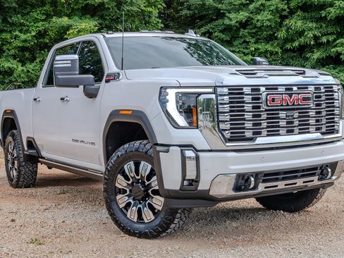 Used 2024 GMC Sierra 2500 Denali w/ Denali Reserve Package AWD/4WD image 7