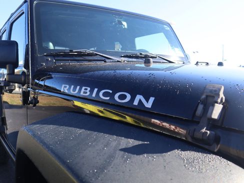 Used 2014 Jeep Wrangler Unlimited Rubicon w/ Connectivity Group image 29