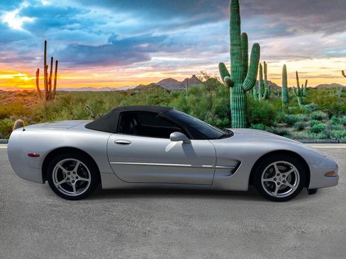 Used 2002 Chevrolet Corvette Convertible w/ Preferred Equipment Group2 RWD image 2