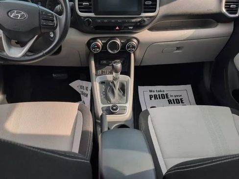 Used 2022 Hyundai Venue SEL FWD image 15