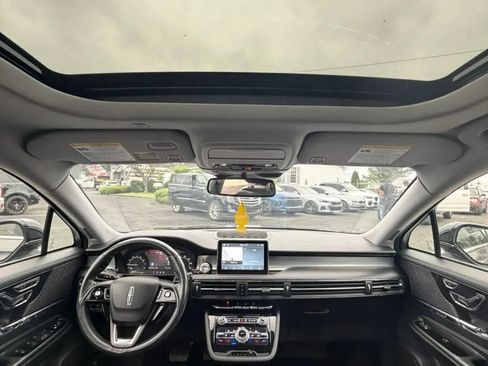 Used 2022 Lincoln Corsair AWD w/ Premium Package image 12