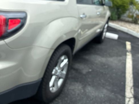Used 2016 GMC Acadia SLE FWD image 2