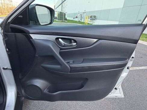 Used 2016 Nissan Rogue SL w/ SL Premium Package image 14