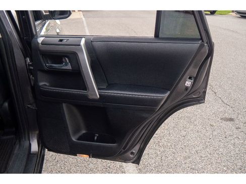 Used 2018 Toyota 4Runner SR5 AWD/4WD image 19