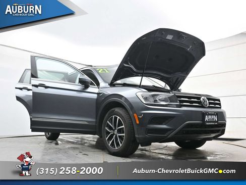Used 2021 Volkswagen Tiguan SE w/ Panoramic Sunroof Package AWD/4WD image 30