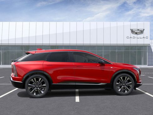 New 2026 Cadillac Optiq Luxury 2 image 34