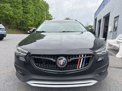 Used 2018 Buick Regal Essence w/ Driver Confidence Package #1 AWD/4WD image 3