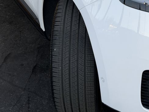 New 2025 Land Rover Range Rover Long Wheelbase SE image 3