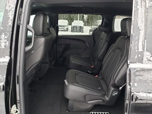 New 2026 Chrysler Voyager LX image 7