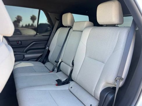Used 2025 Toyota 4Runner SR5 AWD/4WD image 17