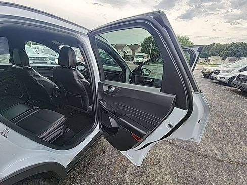 Used 2025 Ford Escape ST-Line Select AWD/4WD image 13
