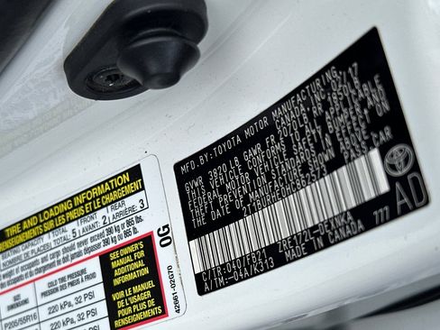 Used 2017 Toyota Corolla LE image 26