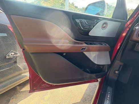 Used 2020 Lincoln Aviator Reserve w/ Equipment Group 201A image 14