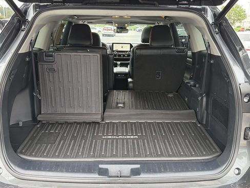 Used 2023 Toyota Highlander XLE FWD image 35