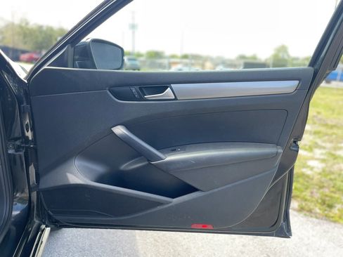 Used 2015 Volkswagen Passat 1.8T S image 32