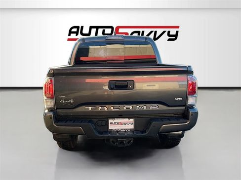 Used 2022 Toyota Tacoma TRD Off-Road image 6