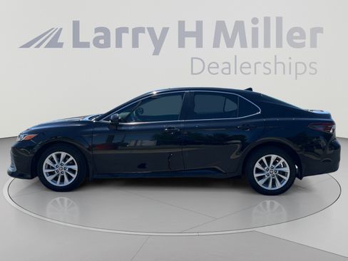 Used 2021 Toyota Camry LE w/ Carpet Mat Package (TMS) FWD image 2
