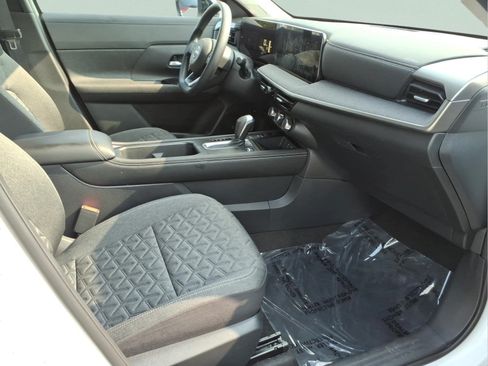 Certified 2025 Nissan Kicks SV AWD/4WD image 25