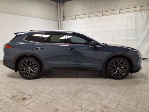 Used 2025 Toyota Crown Signia w/ Advanced Technology Package image 10