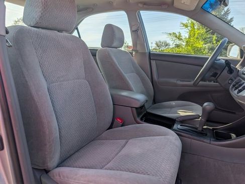 Used 2004 Toyota Camry image 21