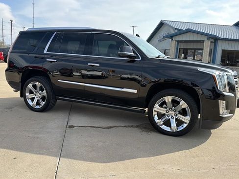 Used 2018 Cadillac Escalade Platinum image 26